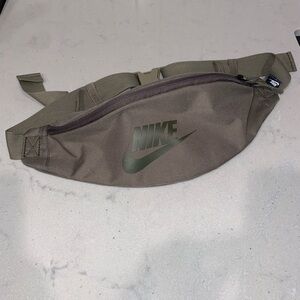 Nike 3L Heritage Fanny pack